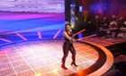 Juliani Fernandes canta “Banho de Lua”. Assista